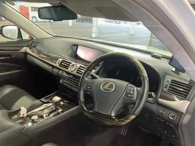 Lexus LS600h