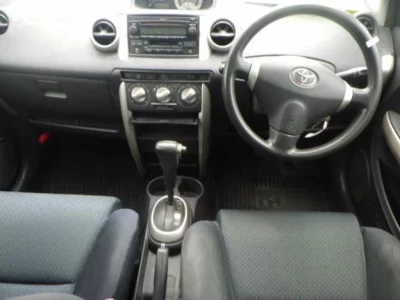 TOYOTA IST