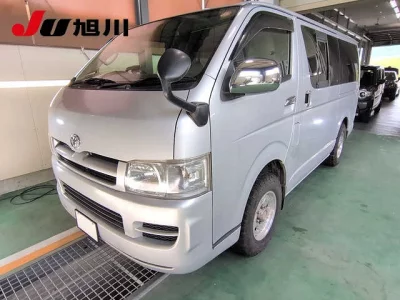 TOYOTA HIACE VAN