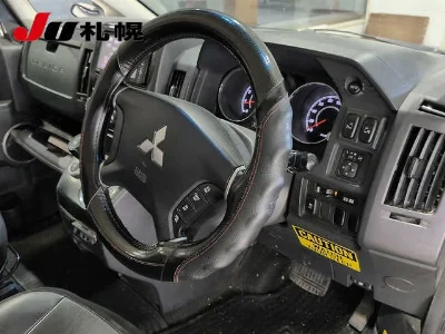 MITSUBISHI DELICA D5
