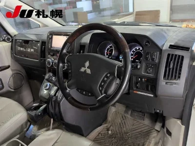 MITSUBISHI DELICA D5