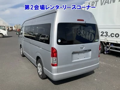TOYOTA HIACE