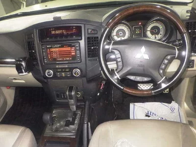 MITSUBISHI PAJERO