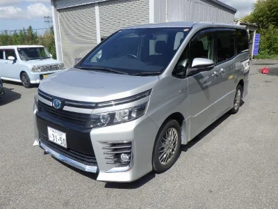 TOYOTA VOXY