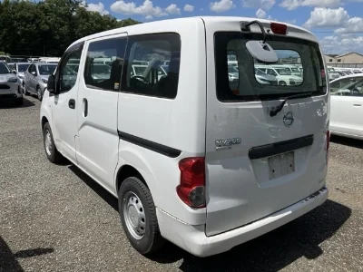 NISSAN NV200