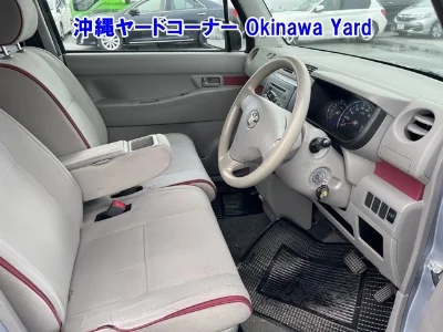 TOYOTA PIXIS SPACE