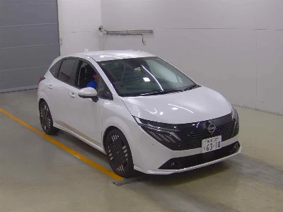NISSAN AURA