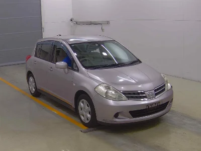 NISSAN TIIDA
