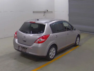 NISSAN TIIDA