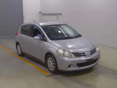 NISSAN TIIDA