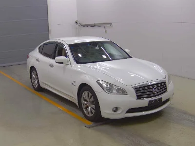 NISSAN FUGA