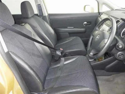 NISSAN TIIDA