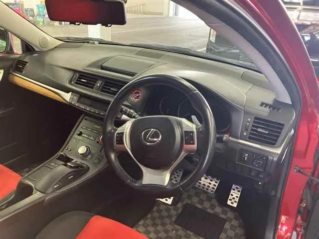 Lexus CT200h  с аукциона в Японии