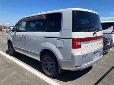 MITSUBISHI DELICA D5