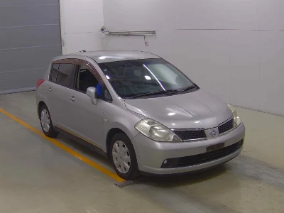 NISSAN TIIDA