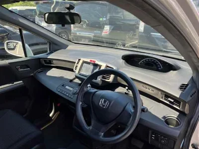 HONDA FREED SPIKE