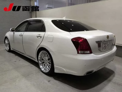 TOYOTA CROWN MAJESTA