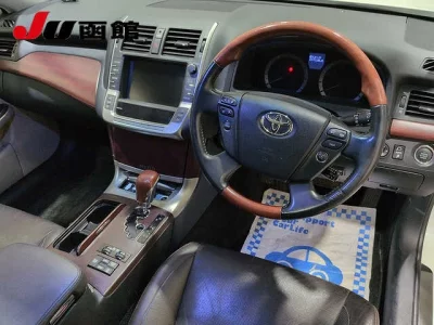 TOYOTA CROWN MAJESTA