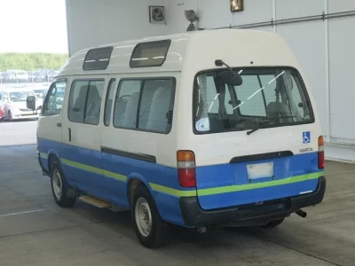 TOYOTA HIACE
