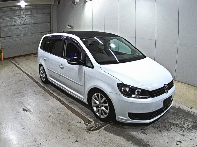VOLKSWAGEN GOLF TOURAN