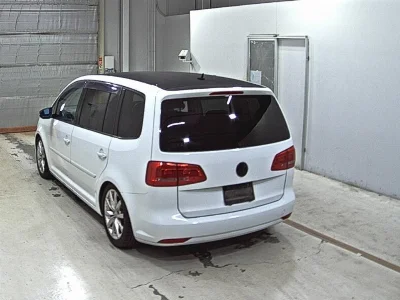 VOLKSWAGEN GOLF TOURAN