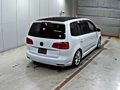 VOLKSWAGEN GOLF TOURAN