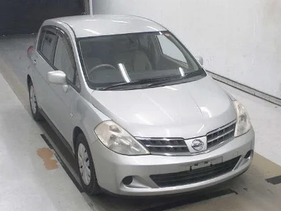 NISSAN TIIDA