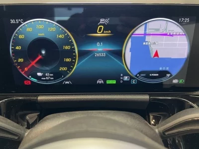 MERCEDES BENZ EQA