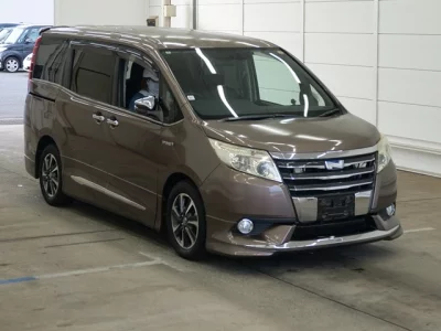 TOYOTA NOAH