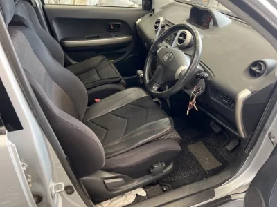 TOYOTA IST