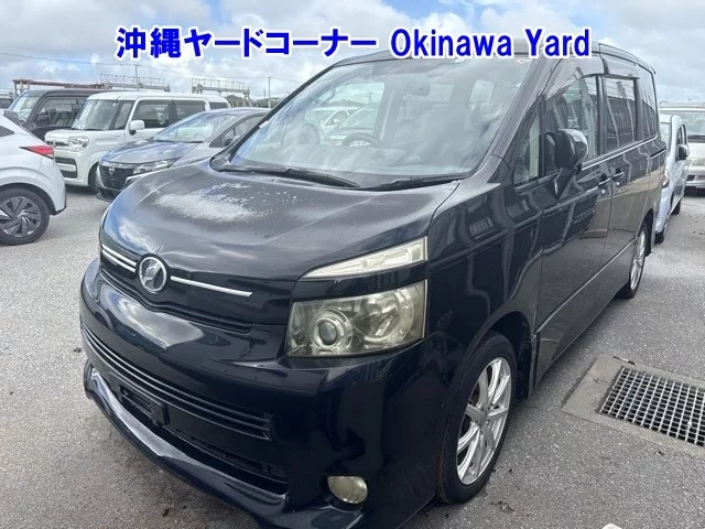 Toyota Voxy  с аукциона в Японии