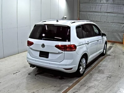 VOLKSWAGEN GOLF TOURAN