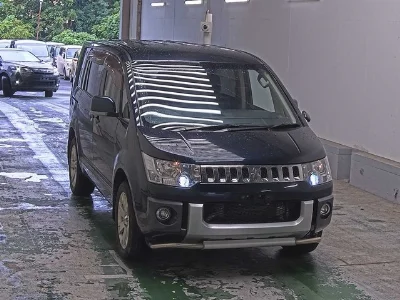 MITSUBISHI DELICA D5