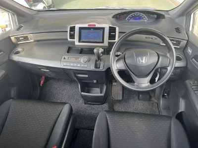HONDA FREED SPIKE