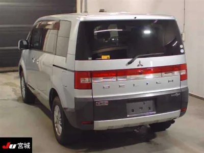 MITSUBISHI DELICA D5