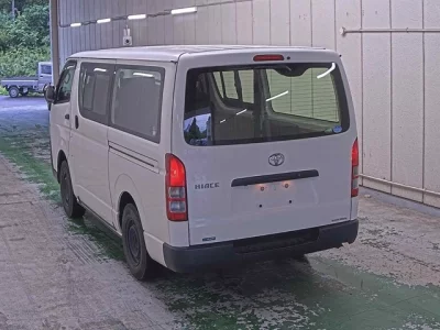 TOYOTA HIACE VAN
