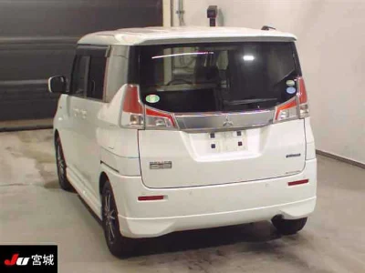 MITSUBISHI DELICA D2