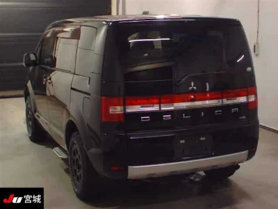 MITSUBISHI DELICA D5