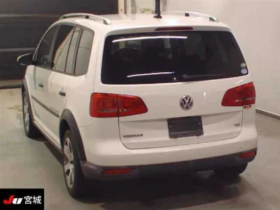 VOLKSWAGEN GOLF TOURAN
