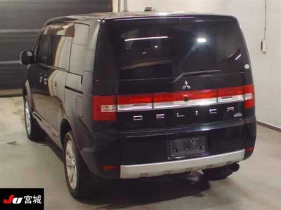 MITSUBISHI DELICA D5