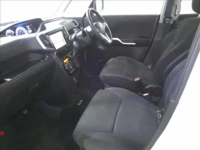 MITSUBISHI DELICA D2