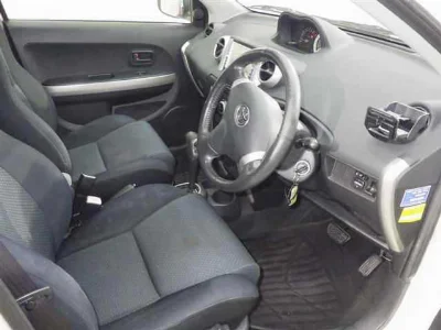 TOYOTA IST