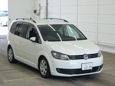 VOLKSWAGEN GOLF TOURAN