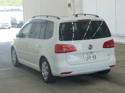 VOLKSWAGEN GOLF TOURAN