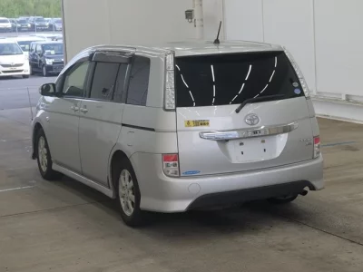 TOYOTA ISIS