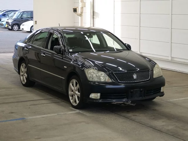 Toyota Crown  с аукциона в Японии