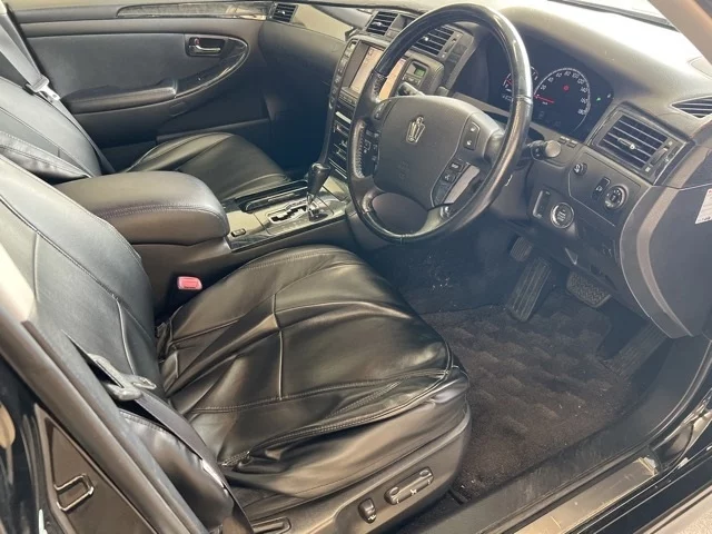 Toyota Crown  с аукциона в Японии