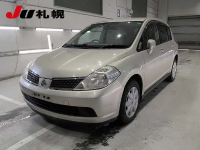 NISSAN TIIDA
