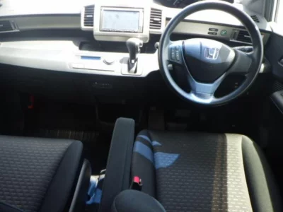 HONDA FREED SPIKE