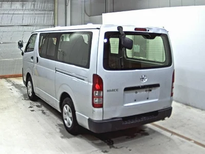 TOYOTA HIACE VAN